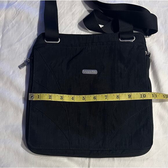 Baggallini Fine Line Slim Crossbody Shoulder Bag Black Nylon Travel designer - Picture 3 of 9